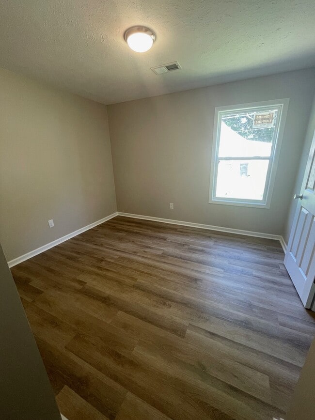 Building Photo - 1300 Moss St