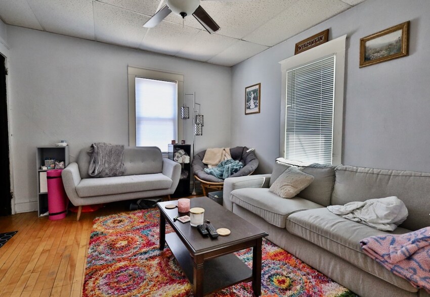 Building Photo - 554 W Mifflin St