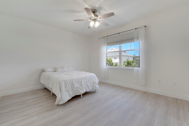 Building Photo - 155 Galicia Way