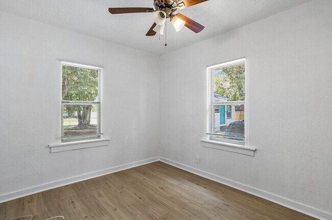 Building Photo - 2518 5th St S
