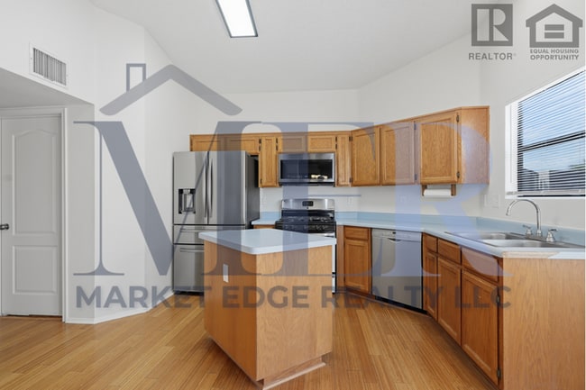 Building Photo - 4Bed/2Bath House in Sierra Vista, AZ! Ready for Immediate Move-In! -- RV GATE!