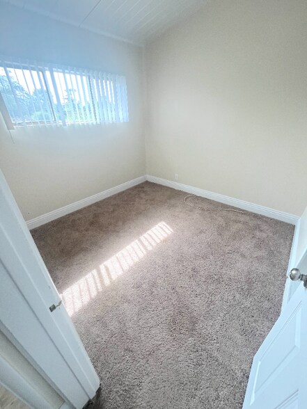 Building Photo - 850 S Rosemead Blvd