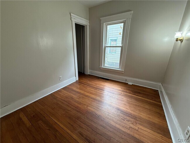 Building Photo - 367 Furman St