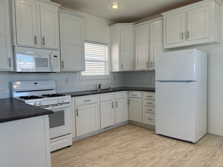 Building Photo - 925 N Plaza Dr