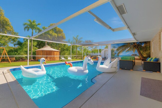 Building Photo - 391 NW 35th Ct