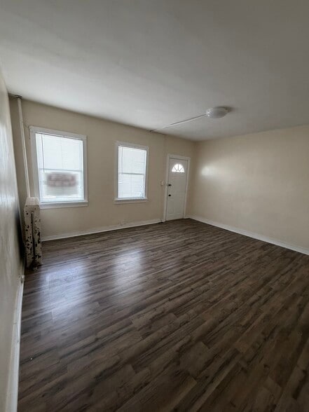 Building Photo - 349 Scott St