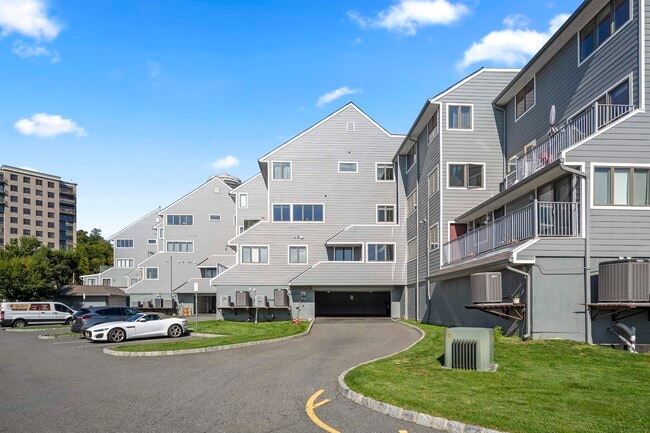 Building Photo - 14A Riverview Cir