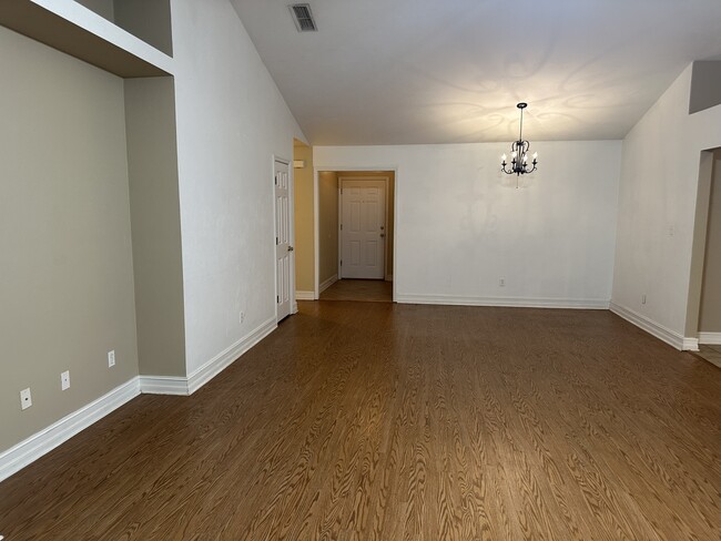 Building Photo - 2382 Heathrow Dr