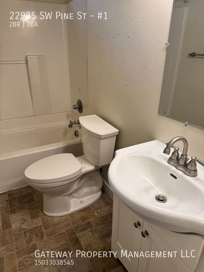 Building Photo - 22935 SW Pine St