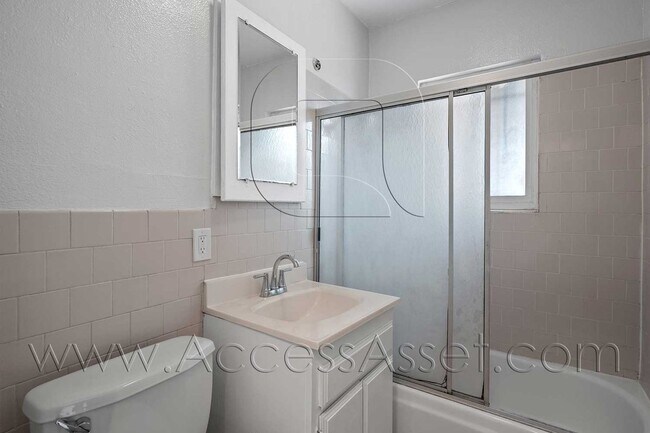 Building Photo - 16702 Orange Way