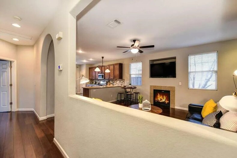 Building Photo - 205 Dragonfly Cir