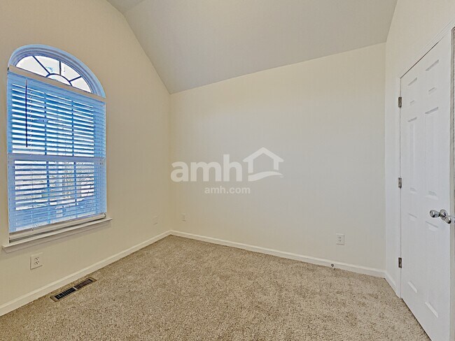 Building Photo - 434 Parrish Hill