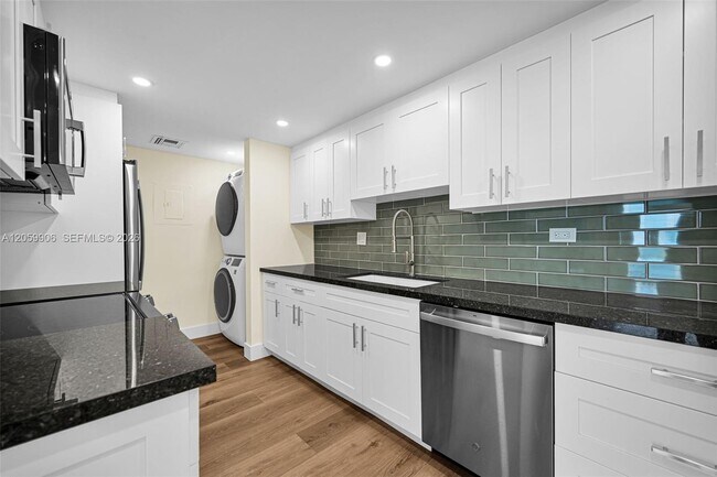 Building Photo - 2451 Brickell Ave
