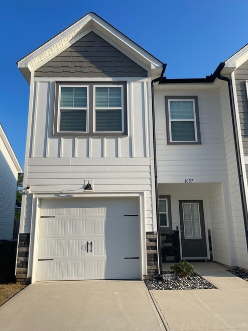 Building Photo - 1057 Linsmore Ave