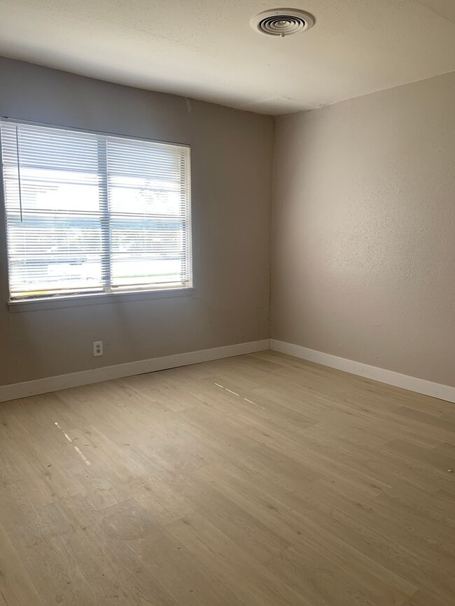 Building Photo - 1101 Hall