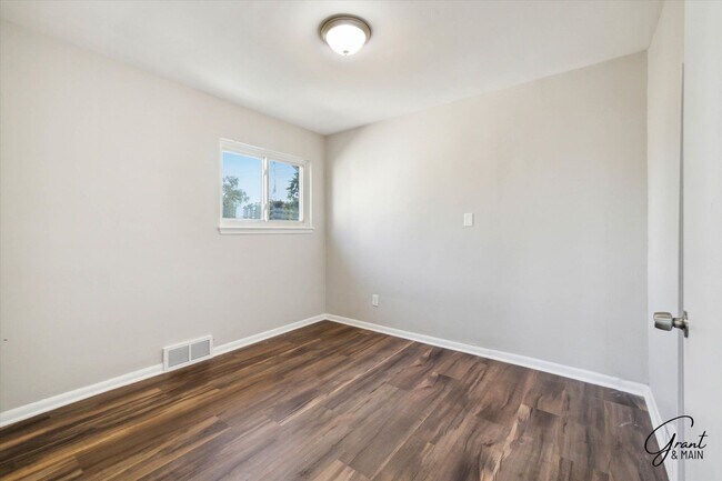 Building Photo - 15470/15472 Greenfield - Vibe Real Estate Investments LLC