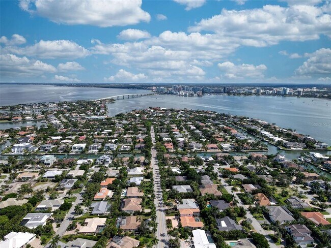 Building Photo - 567 Bird Key Dr