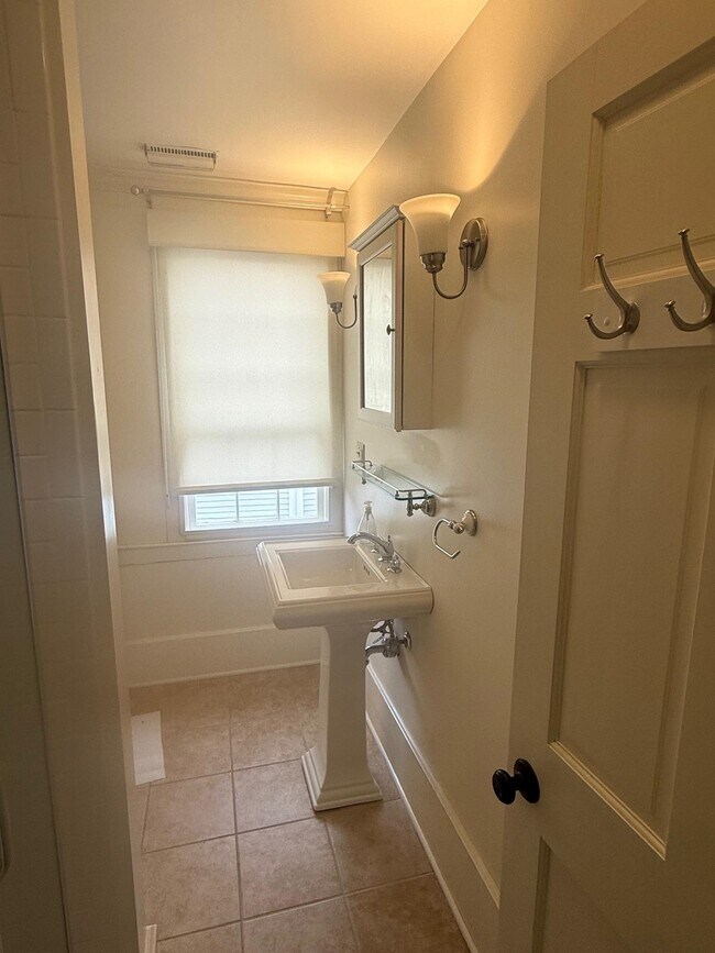 Building Photo - 72-74 Jefferson St