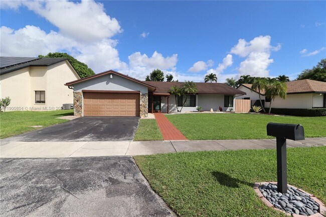 Building Photo - 10615 SW 129th Ct