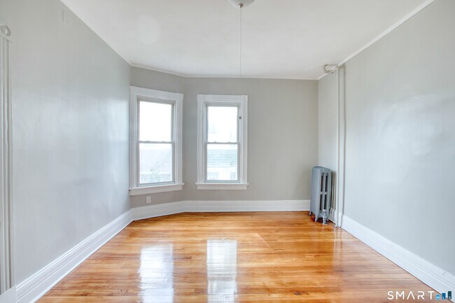 Building Photo - 325 Chestnut St