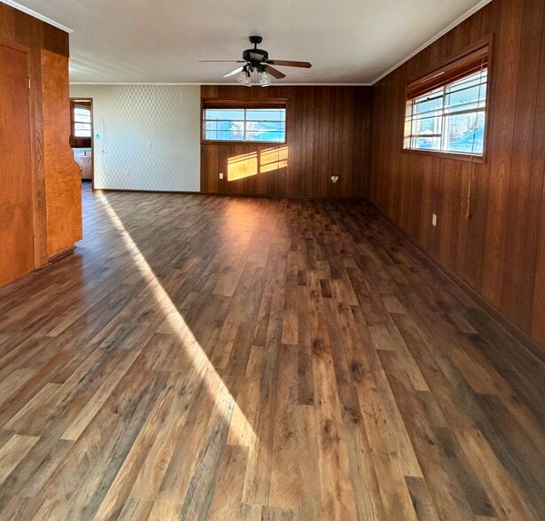 Building Photo - 518 5th St