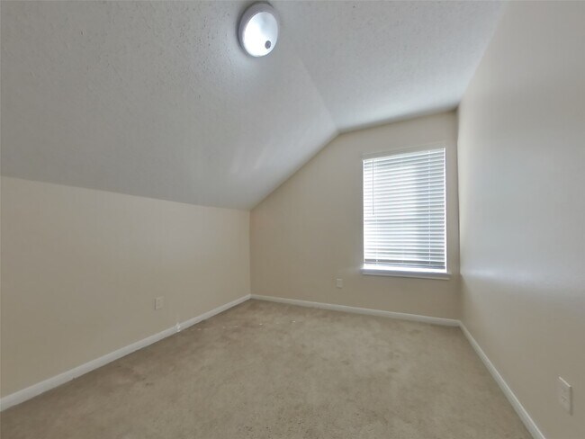 Building Photo - 3259 Jorns St