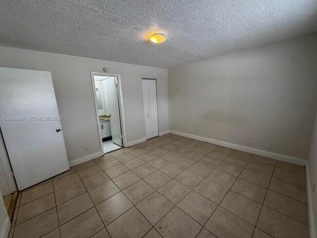 Building Photo - 8020 Fairview Dr