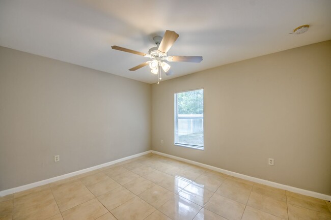Building Photo - 2462 Nature Pointe Loop