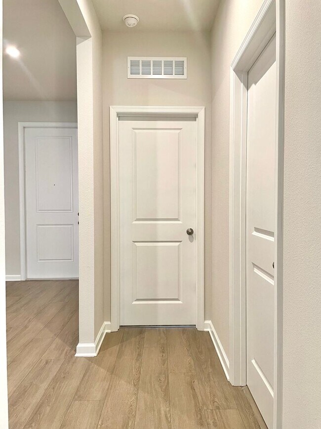 Building Photo - Move In June 16th! Brand New Construction ...