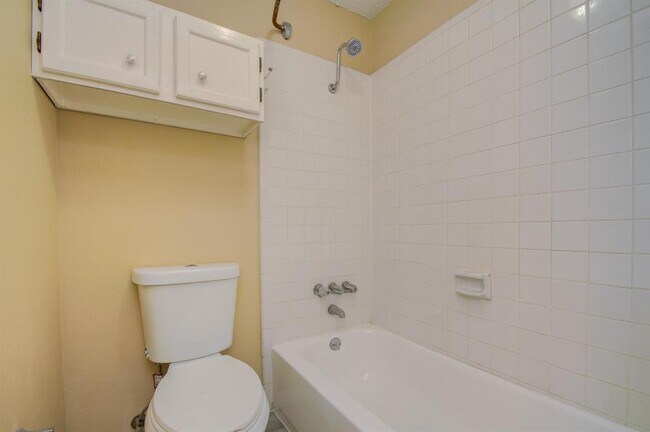 Building Photo - 10615 Briar Forest Dr