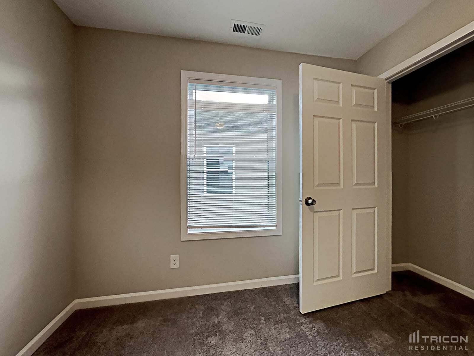 Building Photo - 1096 Tomahawk Pl