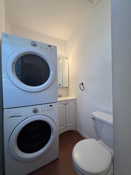 Building Photo - 1 Nelson St