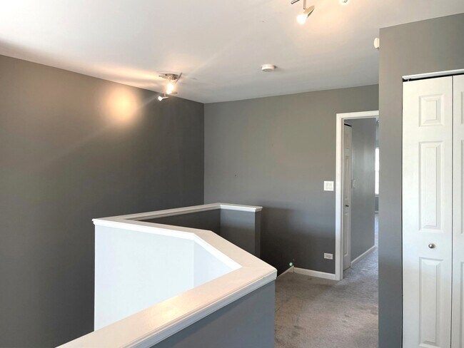 Building Photo - 868 Brompton Ct