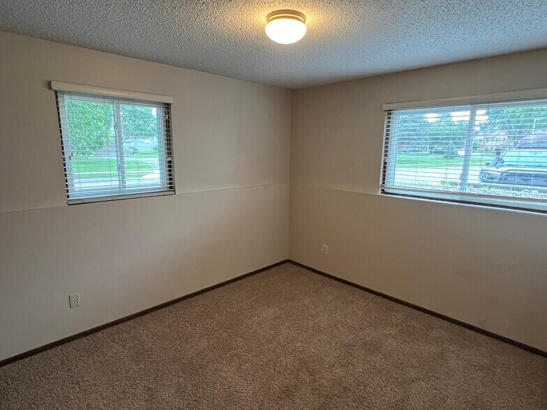 Building Photo - 1807 Greenfield Ln SW