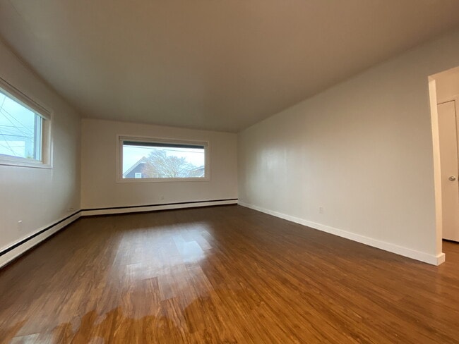 Building Photo - Cozy 1-Bed Retreat Overlooking Bellingham Bay with Utilities Savings!