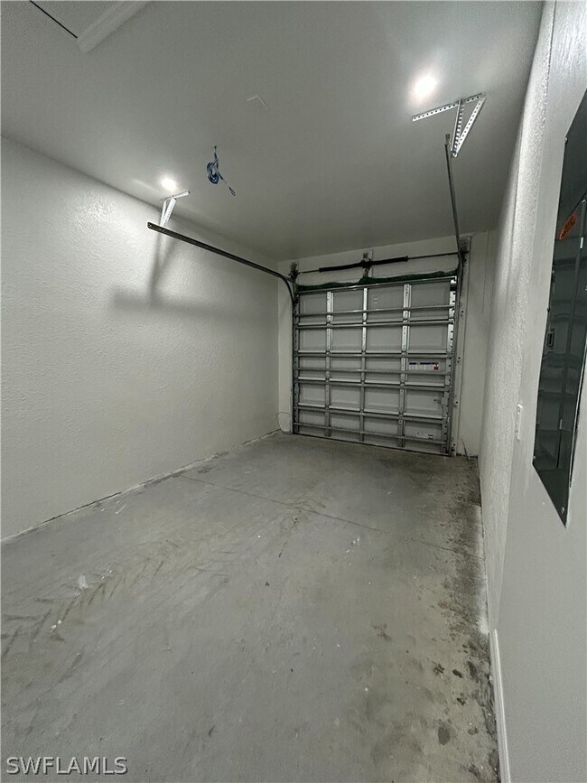 Building Photo - 457 Bell Blvd