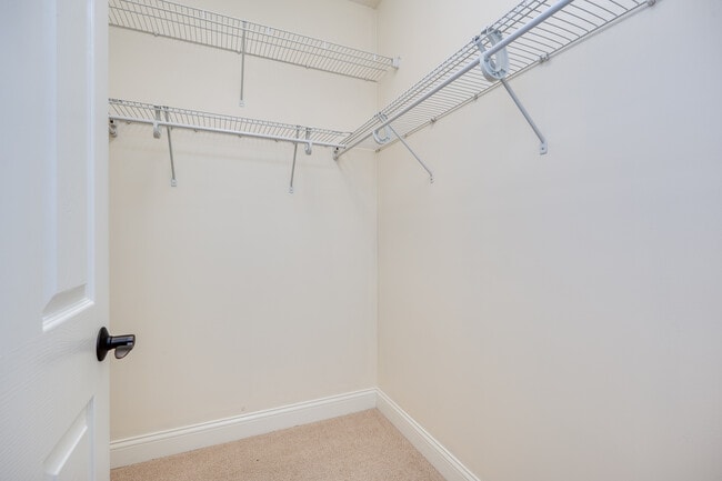 Building Photo - 208 Pointe Oakwood Way