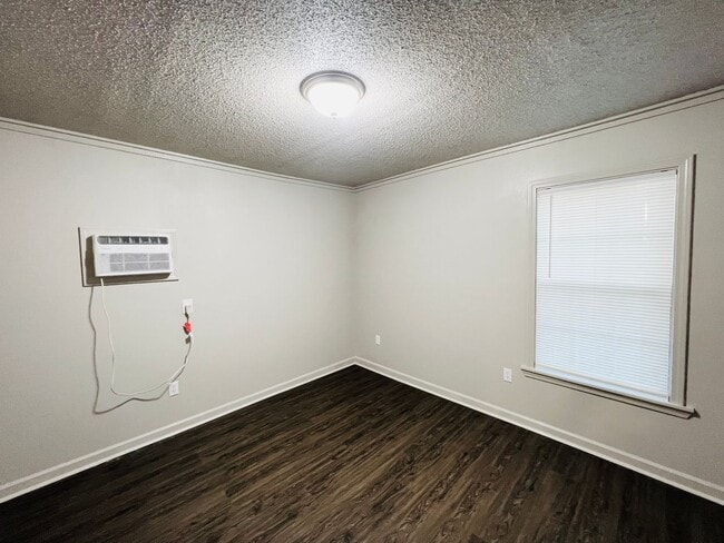 Building Photo - 3993 Lynn St