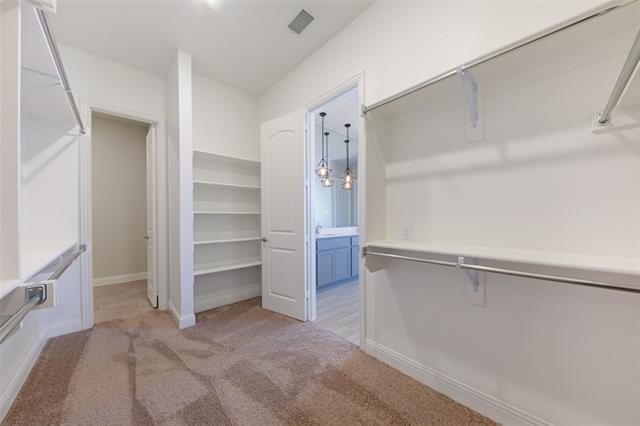Building Photo - 2813 Carisbrooke St