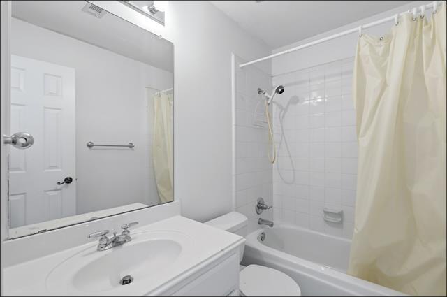 Building Photo - 3601 Sandhurst Dr