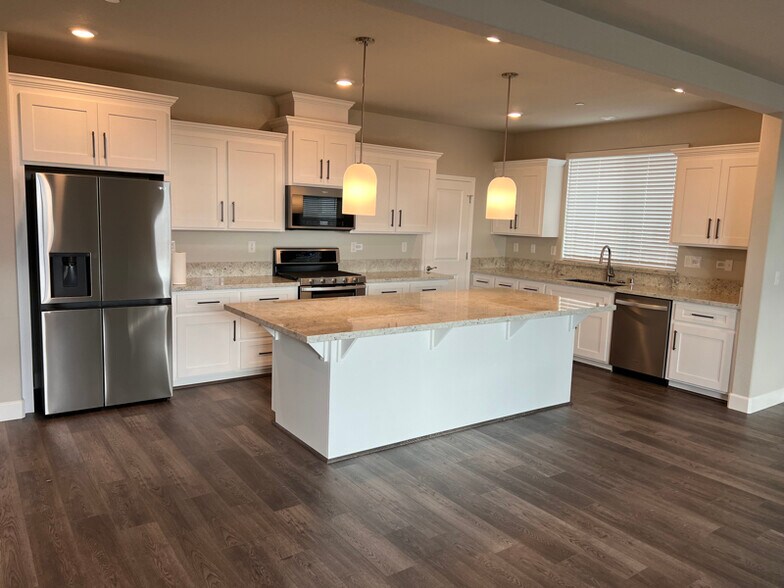 Building Photo - 3064 Vaughn Wy