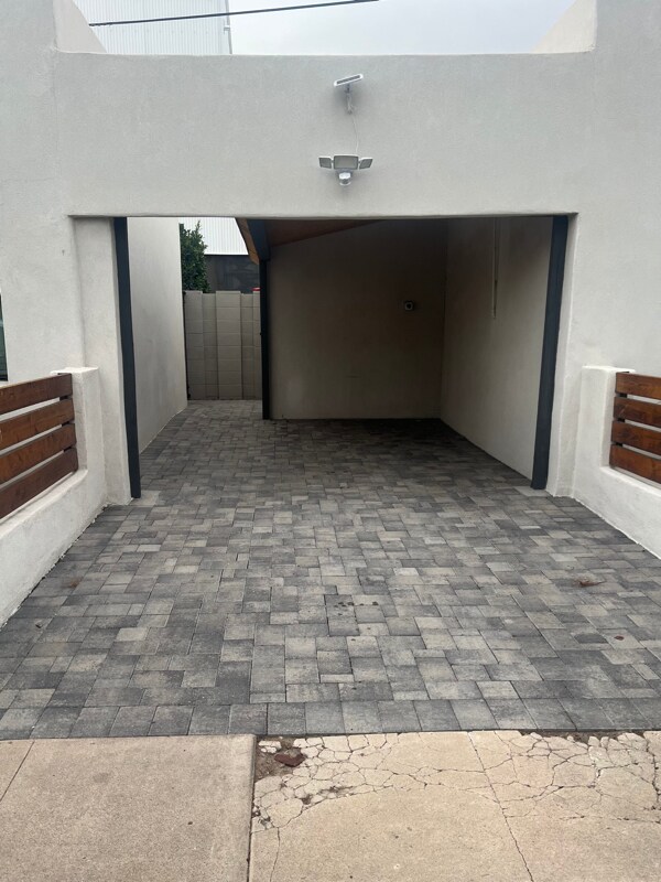 Building Photo - 1155 E Diamond St