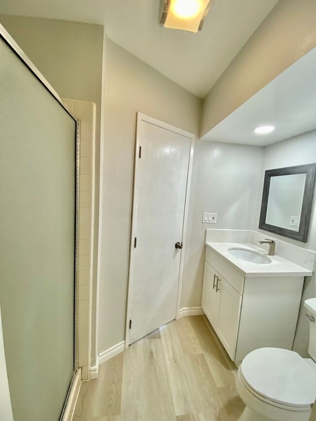 Building Photo - Beautifully Remodeled Home in the HEART of Fashion Valley! Comes with Parking!