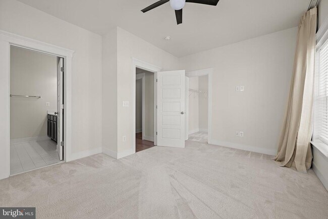 Building Photo - 212 Upper Brook Terrace