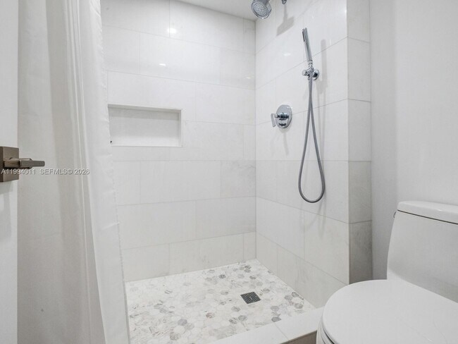 Building Photo - 20505 E Country Club Dr