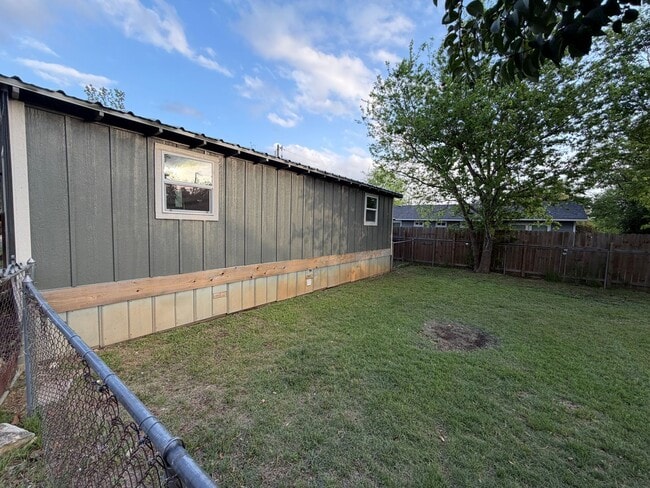Building Photo - Charming 2BR/1BA Home with Fenced Yard & Mature Trees in Downtown Blanco!