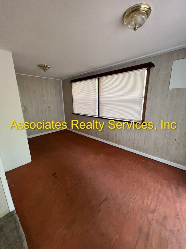 Building Photo - Great NW Location!