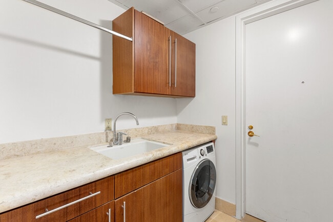 Building Photo - 9101 Alta Dr