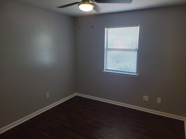 Building Photo - QUESTIONS PLEASE CONTACT LANCE GARNER 501-912-6020