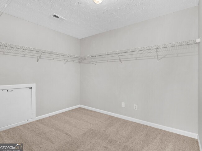 Building Photo - 230 Millstone Dr